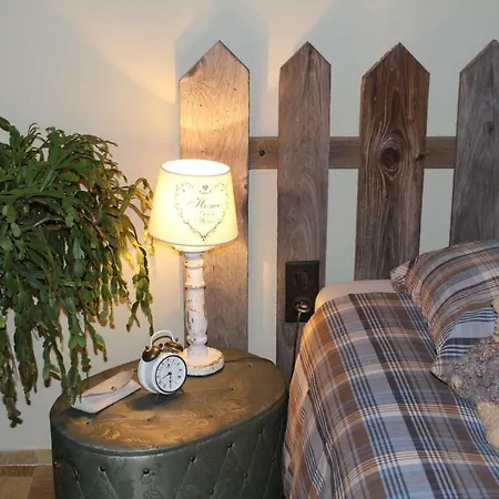 Dans Le Jardin De Marie Bed & Breakfast *